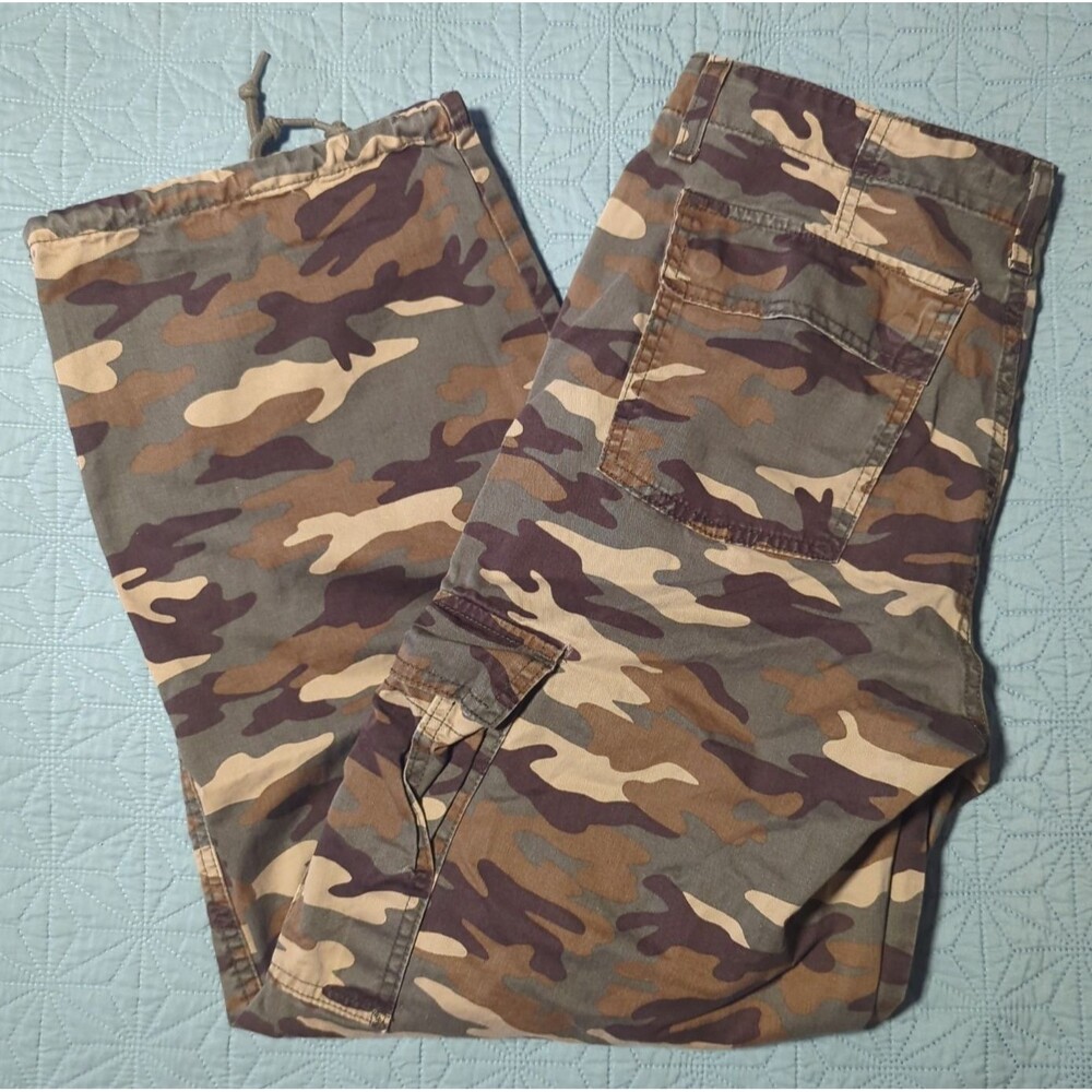 Levi's '94 Baggy Cargo Pants Womens 28 Green Camo Jogger Drawstring Cuffed Hem - Picture 4 of 13